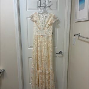 NWT ML Monique Lhuillier Floral Embroidered Gown